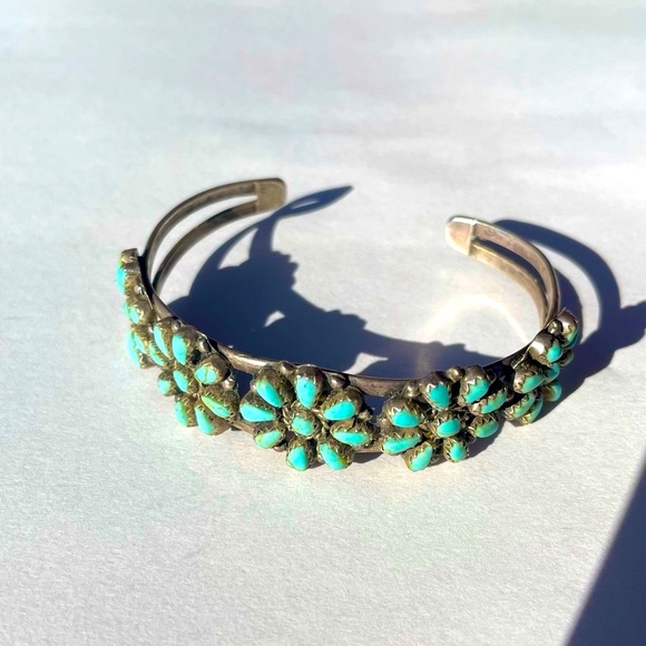 Vintage Native American Flower Cuff Bracelet of .925 and Genuine Turquoise - Picture 5 of 16